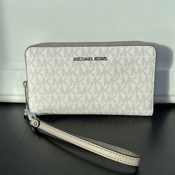 Michael Kors Jet set bright white zip around phone wallet wristlet